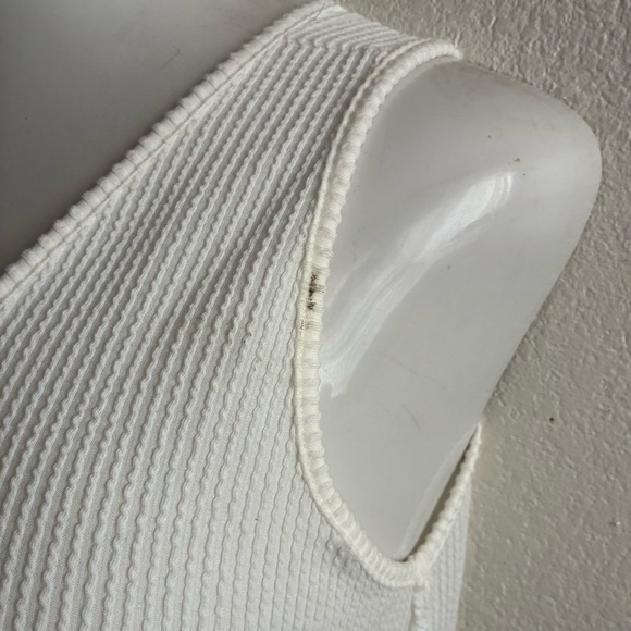 Caution To The Wind White Pleated Maxi Dress Sleeveless V-Neck M - Picture 7 of 9